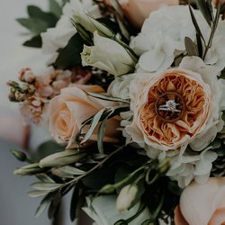 Weddings in Sonoma County! If you're looking for flowers, take a look at this gorgeous bouquet by Gina's Floral Enchantment. Photo Credit: Rubi Z Photography